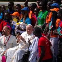 Pope encourages South Sudanese, will raise plight of women