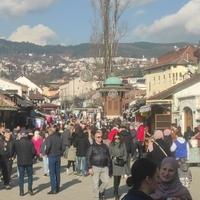 Sarajevo oživjelo na suncu: Turisti i šetači ispunili ulice