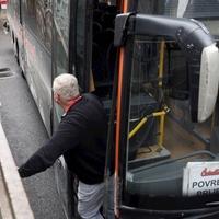 Drama u Zagrebu: Zaglavio se autobus, djeca izlazila kroz prozor