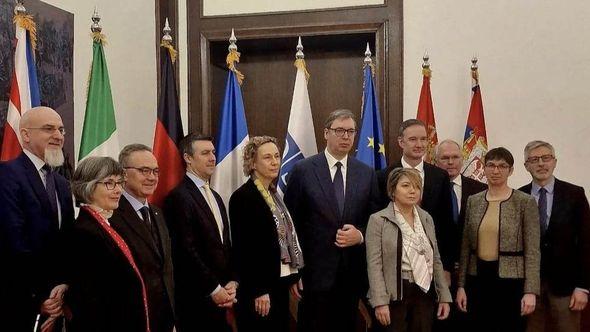 Vučić s ambasadorima KVINTE - Avaz