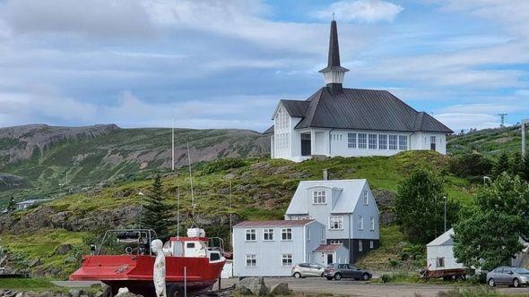 Holmavik je malo ribarsko mjesto koje se ugnijezdilo uz veliki fjord Steingrímsfjordur - Avaz