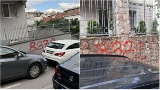 Na ambasadama Mađarske i Slovačke ispisani grafiti s brojem ubijenih u Srebrenici