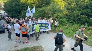 Učesnici Marša mira napustili kamp Mravinjci, slijedi im finalna etapa