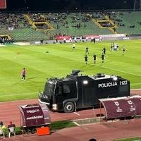 Video / MUP KS montirao kabine za pretres navijača, na stadionu i specijalno vozilo