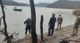 Fotografije s lica mjesta: Ronioci pretražuju jezero Drenova u potrazi za ubicom Emirom Selimovićem