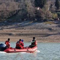 Spasioci tragaju za ribarom koji je nestao na Jablaničkom jezeru