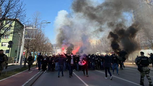 Korteo navijača Sarajeva - Avaz