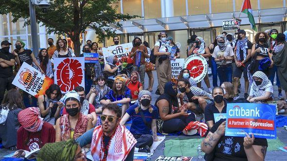 Protest ispred sjedišta Citibanke u Njujorku - Avaz