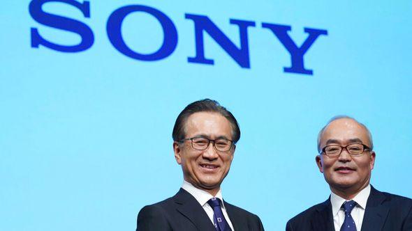 Hiroki Totoki, right, the Chief Financial Officer, who will become the new president and COO, Sony Corp. and Kenichiro Yoshida, left, chief executive officer of Sony Corp. pose for media after a press conference - Avaz