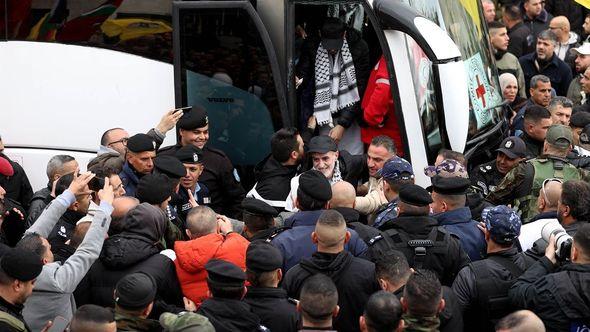 Palestinski zarobljenici koji su stigli u Ramalu - Avaz