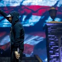 Eminem nastupio prvi put nakon smrti majke, pjevao uvredljivu pjesmu koju je njoj posvetio