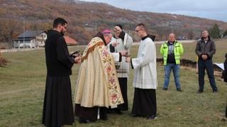 U Livnu se gradi križni put od betona i bronce