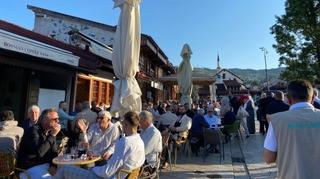 Bajramska atmosfera na Baščaršiji: Vjernici uživaju u kafi i druženju