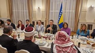 Denis Bećirović organizirao iftar za diplomate