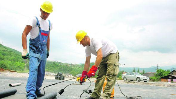 naša je zemlja u avgustu zabilježila pad industrijske proizvodnje za 2,2 posto u odnosu na juli - Avaz