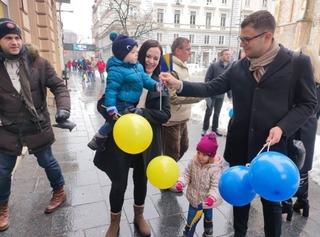 Predstavnici mladih SDA, DF-a SBiH, NiP-a i NES-a sa građanima proslavili Dan nezavisnosti