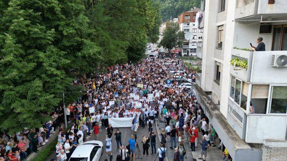 Hiljade građana na protestu - Avaz