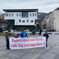 Brojni građani i porodice došli da dočekaju bh. heroje iz Turske: "Ovo su trenutno najvažniji ljudi u državi"