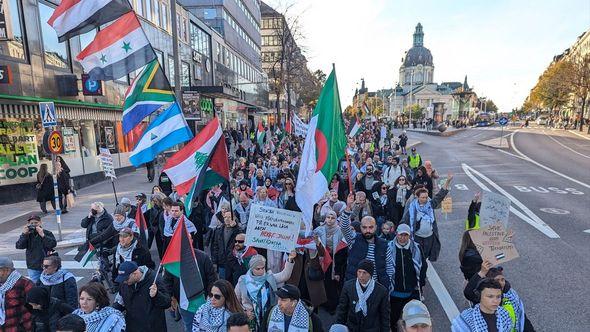 Stotine ljudi u Štokholmu protestovalo protiv izraelskih napada - Avaz