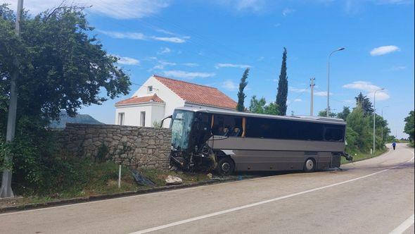 Dvoje poginulo u autobusu - Avaz