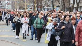 "Avaz" na licu mjesta: Rijeka ljudi krenula prema zgradi MUP-a TK