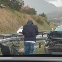 Saobraćajna nesreća na autoputu kod Kaknja: Velika materijalna šteta, saobraćaj se odvija usporeno