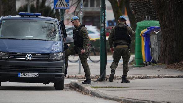 Povrijeđena dvojica policajaca - Avaz