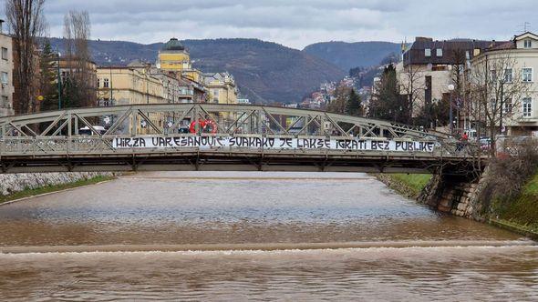 Navijači poslali poruku Varešanoviću - Avaz