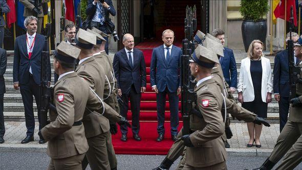 Njemački kancelar Olaf Šolc (Scholz) i poljski premijer Donald Tusk  - Avaz