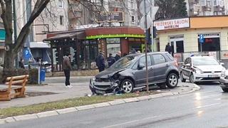 Video s lica mjesta: U teškoj nesreći u Sarajevu povrijeđena pješakinja