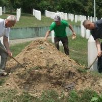 Srodnici žrtava razočarani zbog neprocesuiranja skrivanja posmrtnih ostataka ispod fontane