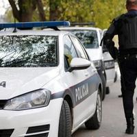 Policija zaustavila Volva, jedan od putnika odmah predao Speed, uhapšen je