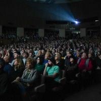 Video / Pogledajte kako publika aplaudira legendarnom komandantu Draganu Vikiću