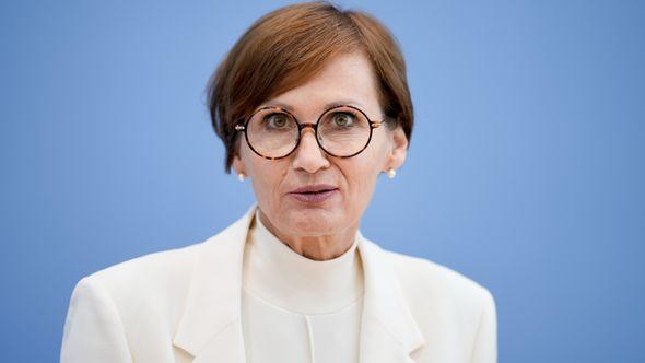 Betina Stark-Vatczinger - Avaz