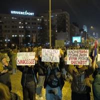 Novi protesti u Novom Sadu, blokiran Varadinski most