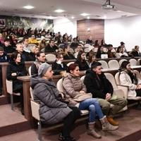 Potpisano 585 ugovora za stipendije učenika i studenata