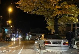 Saobraćajna nesreća u Grudama: Preticao vozila, pa se Mercedesom zabio u stablo