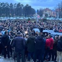 Protest u Nikšiću zbog oslobađajuće presude optuženima za oružanu pljačku Pošte i ubojstvo radnika