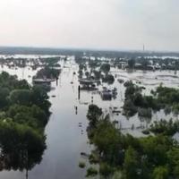 Dramatičan snimak dronom prikazuje apokaliptične scene iz potopljenog ukrajinskog mjesta