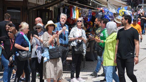 Veliki broj turista, među kojima je i značajan broj onih koji dolaze iz zemalja regiona, ovih dana boravi u Sarajevu - Avaz