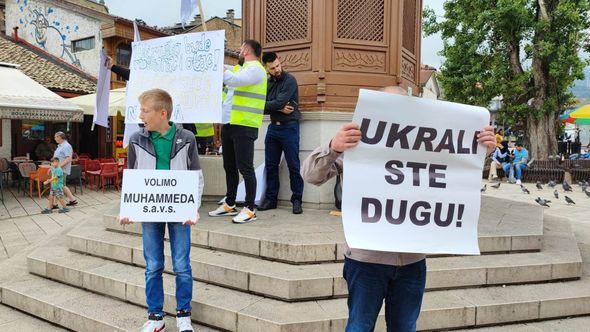 Sa kontra protesta - Avaz