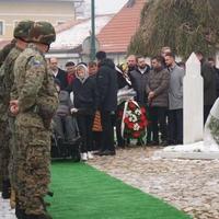 Polaganjem cvijeća na Mezarju Kovači i mezaru prvog predsjednika RBiH Alije Izetbegovića nastavljeno obilježavanje Dana državnosti BiH