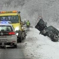 Nesreća kod Srednjeg: Vozač BMW-a završio pored ceste