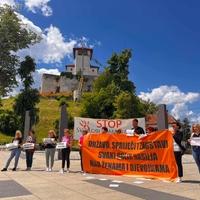 Protesti u Gradačcu nakon najnovijeg slučaja femicida: "Državo spriječi nasilje nad ženama!"