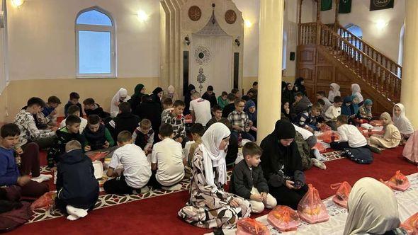 Iftar u Srebrenici - Avaz