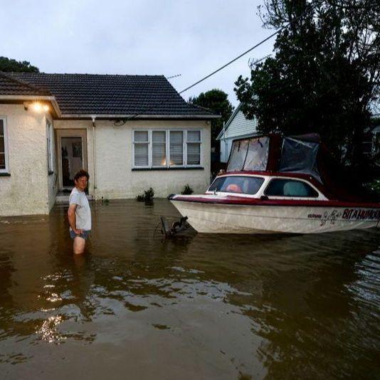 Borba sa poplavama u Oklandu još traje: Poginule četiri osobe
