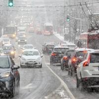 Snijeg u Beogradu otežao saobraćaj, gužve u javnom prevozu