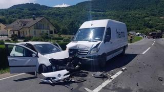 Sudar automobila, cisterne i kombija kod Maglaja: Dvije osobe povrijeđene