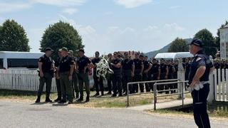 Sahrana ubijenog policajca: "Spremao se čiko za tvoju svadbu, a sada se spremam da te vidim posljednji put"