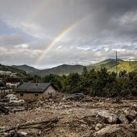 Tračak nade s prizorom duge iznad minareta potopljene džamije u Donjoj Jablanici